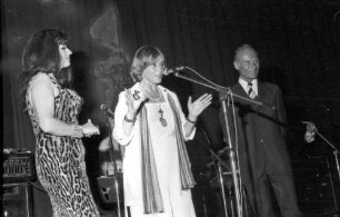 Freiburg: Kurbel, auf der Bühne, Gina, Maria Schell, [Eugen Keidel]