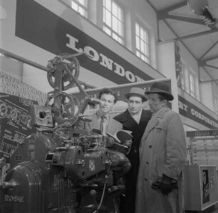 Messestand mit Filmprojektor : Leipziger Messe