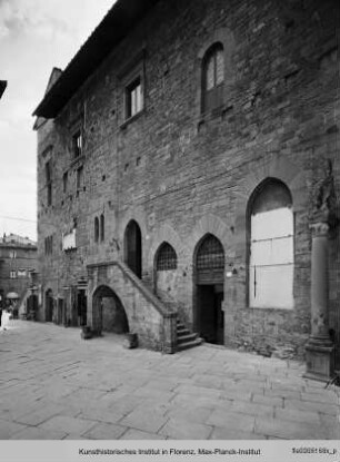 Piazza Signorelli, Cortona