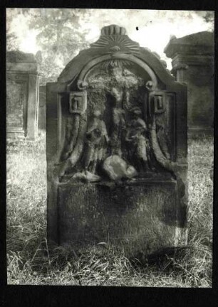 alter Friedhof, Grabstein 18. Jh. Vergleich 271