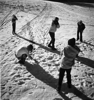 Kinder beim Skifahren