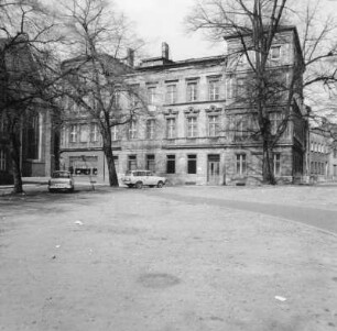 Cottbus-Mitte, Gerichtsplatz 1. Wohn- und Geschäftshaus (2. H. 19. Jh.). Straßenansicht