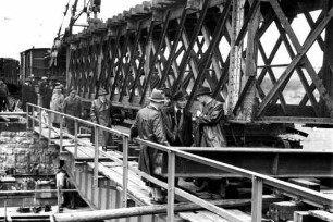 Malmsheim Rankbachbrücke 2022 Baustelle Bautrupp Baukran Bauzug Anheben Brückenträger