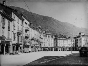Piazza Grande : Häuser und Geschäfte an der Piazza Grande