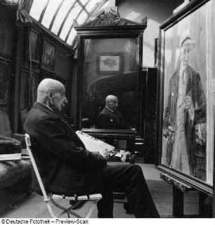 Max Liebermann in seinem Atelier am Brandenburger Tor