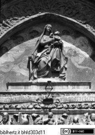 Portaldekoration des Hauptportals, Lünette: Maria mit Kind