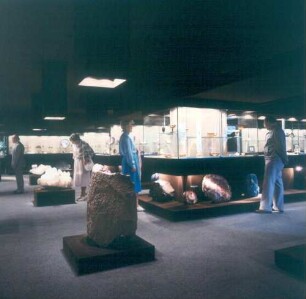 Idar-Oberstein. Blick in einen der Räume des Edelsteinmuseums mit der wohl größten Edelsteinsammlung Europas