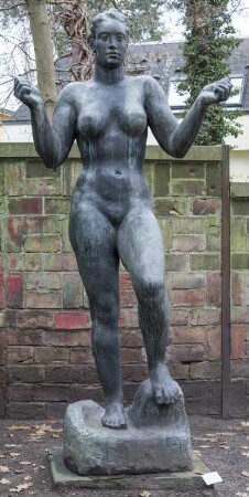 Aufsteigende Frau