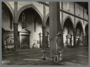 Innenansicht des Längsschiffs von Santa Croce, Florenz, Toskana
