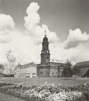 Dresden-Altstadt, Altmarkt. Blick über die Grünanlage nach Nordosten zur Kreuzkirche