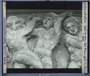 Prato, Dom, Außenkanzel : Außenkanzel, Relief (Detail), Tanzende Engel