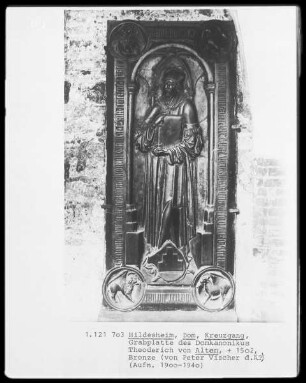 Grabplatte des Domkanonikus Theoderich von Alten, gestorben 1502