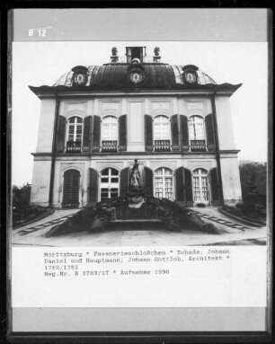 Weibliche Skulptur