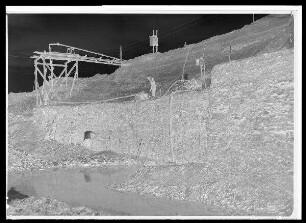 Staustufe Knetzgau. Flussseitige Aushubbegrenzung des Oberhauptes.