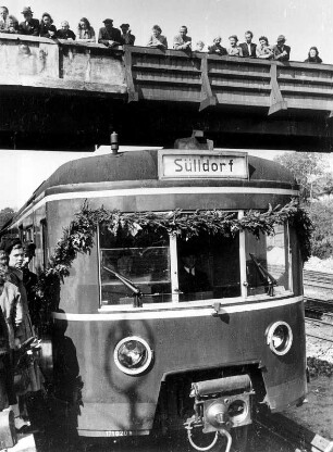 Hamburg. Der Ausbau der S-Bahnstrecken schreitet voran. Auch Stadtteile am Stadtrand werden in das Netz eingebunden. Hier Sülldorf am Rande des Bezirkes Altona.