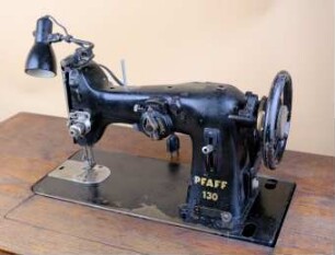 Haushaltsnähmaschine Pfaff 130 - 6 mit Anbaumotor