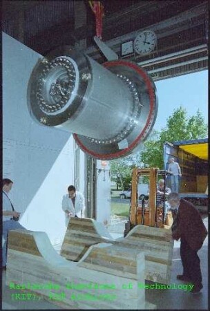 Auslieferung der Modellpumpe der Hauptabteilung Ingenieurtechnik (HIT) für den International Thermonuclear Experimental Reactors (ITER)