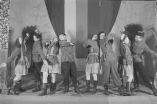 Tanzgruppe des Sorbischen Jugendensembles : Rejowarska skupina Prěnjeje serbskeje kulturneje brigady