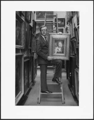 Direktor Henning Bock im Depot der Gemäldegalerie Berlin