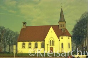 Paul-von-Schoenaich-Straße: Matthias-Claudius-Kirche: Südfassade