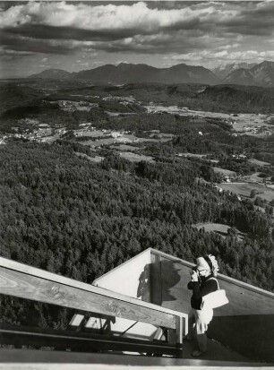 Blick vom Aussichtsturm der Pyramidenkogel auf die Karawanken