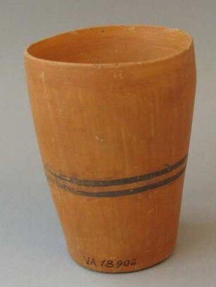 Tonbecher