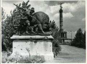 Die Skulptur "Altgermanische Büffeljagd" an der Siegessäule
