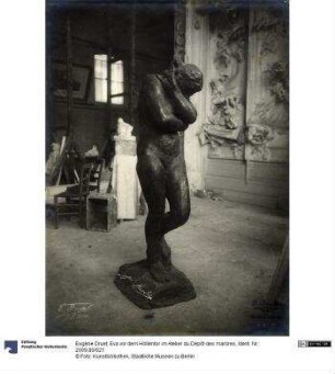 Eva vor dem Höllentor im Atelier du Dépôt des marbres