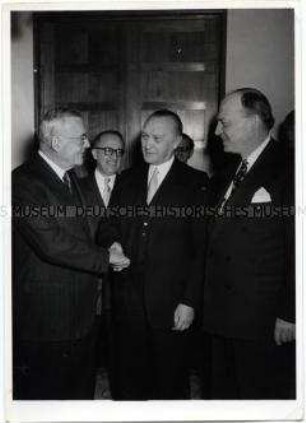 Besuch des amerikanischen Außenministers John Foster Dulles in Bonn