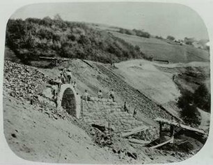 Hainersdorf, Eisenbahnbrücke im Bau, 1875