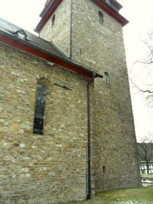 Ewersbach-Margarethenkirche-Ansicht von Norden mit Kirchturm (13 Jh) sowie Langhaus (11-12 Jh - im 13 Jh erhöht)- Fenster Gotisch- sowie Barock überformt