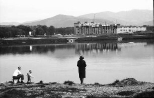 Freiburg i. Br.: Siedlung Landwassermatten mit See im Vordergrund