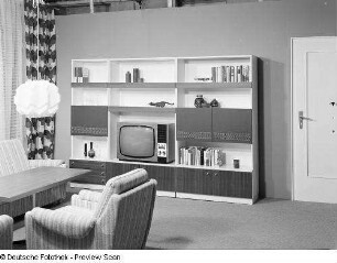 Sessel : Wohnzimmer (1972; Möbelkombinat Zeulenroda-Triebes (ZEUTRIE)). Anbauwand und Sitzgruppe