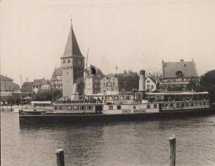 Lindau am Bodensee. Hafen : Lindau am Bodensee. Ausflugsdampfer "Stadt Bregenz" im Hafen neben dem Mangturm