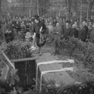 Beerdigung Arnold Zweig, 1968. SW-Foto © Kurt Schwarz.