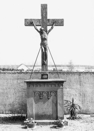 Friedhofskreuz (Friedhofsanlage); Mainhausen, Stockstädter Straße 18