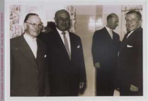 Einweihungsfeier von Haus Walderseestraße, Hannover 1958, u. a. mit Pastor Dicke