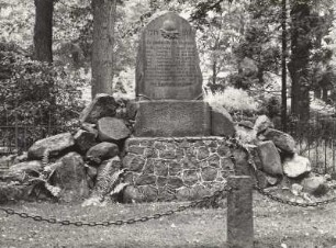Denkmal für die Gefallenen des 1. Weltkrieges : Denkmal für die Gefallenen des 1. Weltkrieges. Granit (nach 1918). Klettwitz, Friedhof