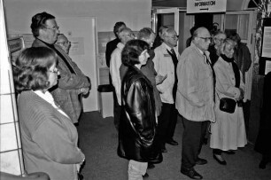 Ausstellungseröffnung "Mauer des Schweigens abtragen. Zwangsarbeiter/innen, Kriegsgefangene in Stormarn 1940-1947" in Reinbek: Publikum