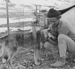 Duvefjord : Werner Schlösser mit Hund Egon