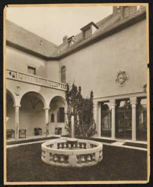 Landhaus Dr. Fritz Andreae, Berlin-Grunewald: Innenhof, Blick auf die Nordostecke