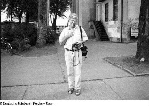 Der Fotograf Christian Borchert mit Kamera