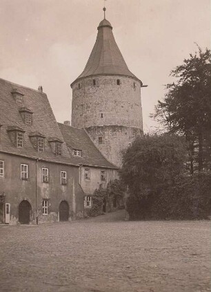 Mantelturm vom Schlosshof aus gesehen