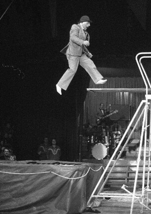 Gastspiel des Zirkus Sarrasani auf dem Messplatz in Karlsruhe
