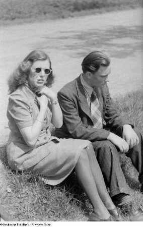 Porträt Renate Rössings und weiterer Person