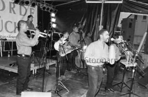 Stadtfest: Hagener Allee: Bühne: Musikgruppe aus Kuba "Baricada el Son del Caribe" bei Auftritt: 13. Juni 1999