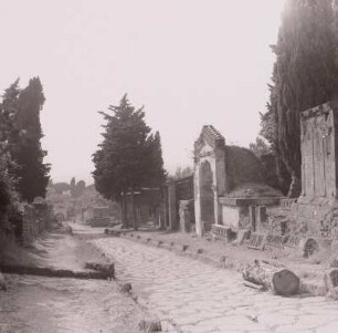 Pompeji : Pompeji, Gräberstraße vor dem Herkulaner Tor