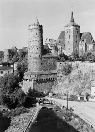 Bautzen, Alte Wasserkunst und Michaeliskirche : Bautzen. Stadtbefestigung mit Alter Wasserkunst (1558; Wenzel Röhrscheidt d. Ä.) und Michaeliskirche