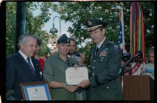 Fotografie: Letzter Hubschrauberflug des U.S. Army Aviation Detachment in die Exklave Steinstücken des Bezirks Berlin-Zehlendorf