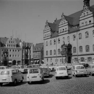 Wittenberg. Marktplatz mit Rathaus, Bürgerhäusern, Denkmäler Martin Luthers (Entwurf von Schadow) und Philipp Melanchthons (von Drake) und Marktbrunnen